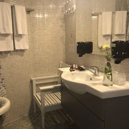 Ambra Boutique & Bistro