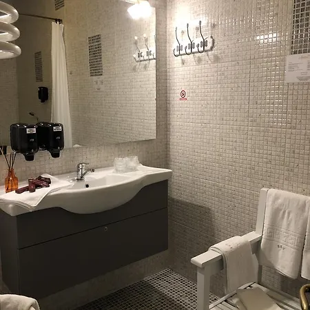 Ambra Boutique & Bistro ホテル 4*